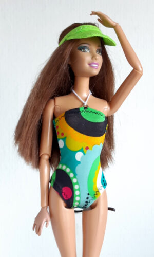 Kleurrijk badpakje voor barbiepopjes