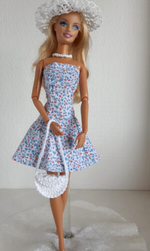 Zomerjurkje met hoed en tas voor modepoppen van 30 cm