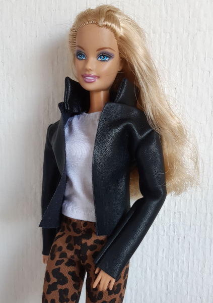 Nep-leren zwart jasje voor modepop van 29 cm