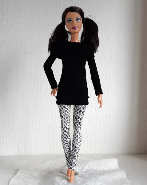 Shirt met brede kraag en legging met slangenprint voor modepoppen van 29 cm