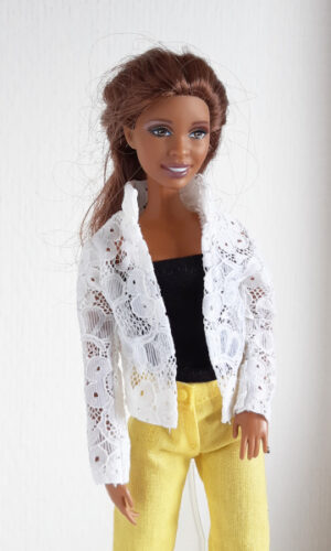 Blousejasje van wit kant voor modepopjes van 29 cm