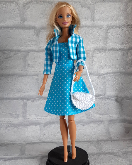 Turquoise jurk met jasje en tas voor modepopjes zoals Fleur, Steffi Love en Barbie