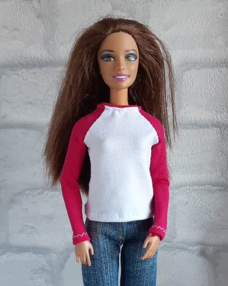 Longsleeve raglan roze en wit voor modepop van 29 cm