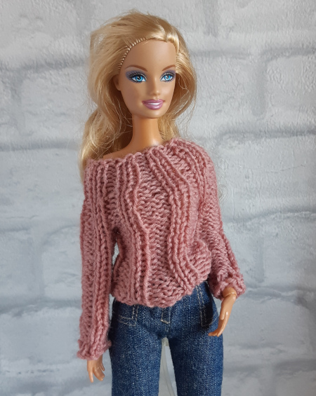Oudroze ribtrui, handgebreid voor modepoppen zoals Sindy, Barbie, Fleur