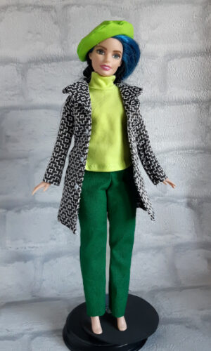 Jas, broek en shirt voor curvy poppen van 29 cm