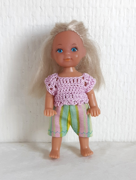 Pastelkleurig kledingsetje voor Evi-poppetje
