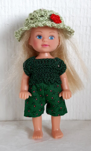Evi-truitje, hoedje en broekje groen
