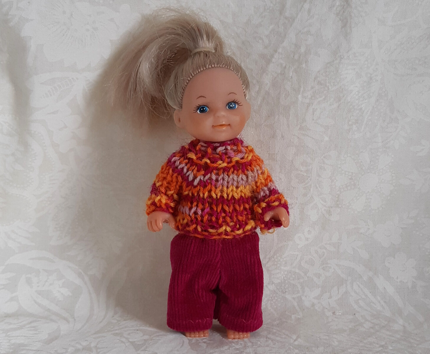 knitted sweater with pants for Evi doll