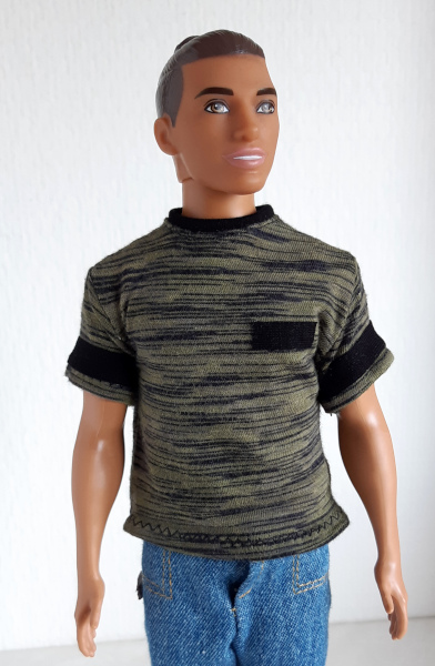 T-shirt groen en zwart voor modepoppen zoals Ken en Frank