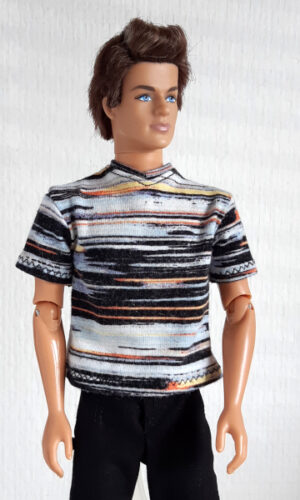 T-shirt met gekleurde strepen voor modepoppen zoals Ken en Frank