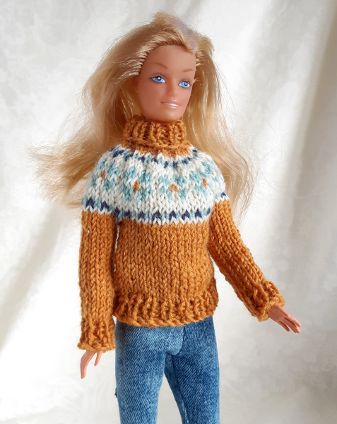Noorse trui oker blauw voor barbiepop