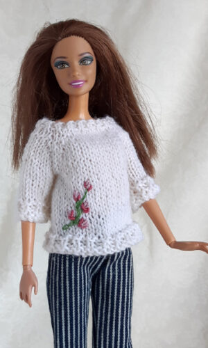 Barbietruitje met geborduurde bloemetjes