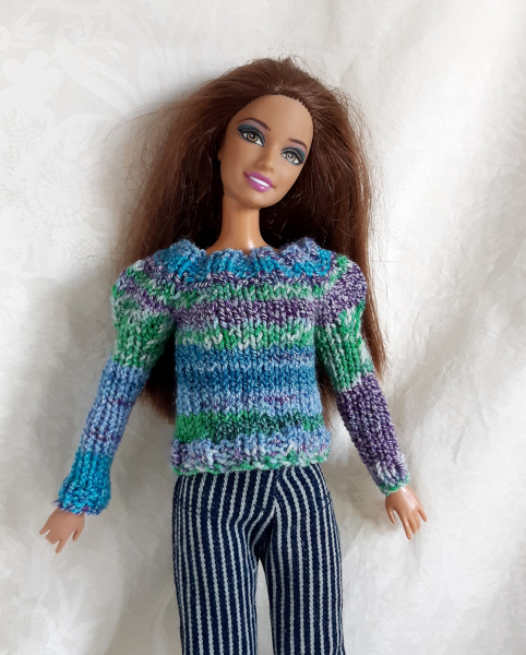 Gebreid barbietruitje paars blauw groen